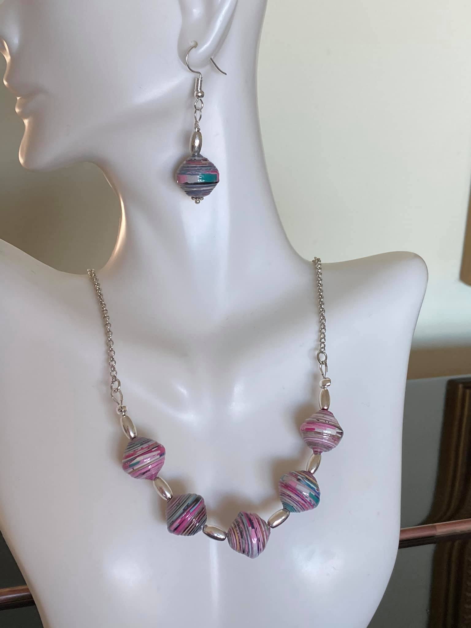 Paper beads necklace - short