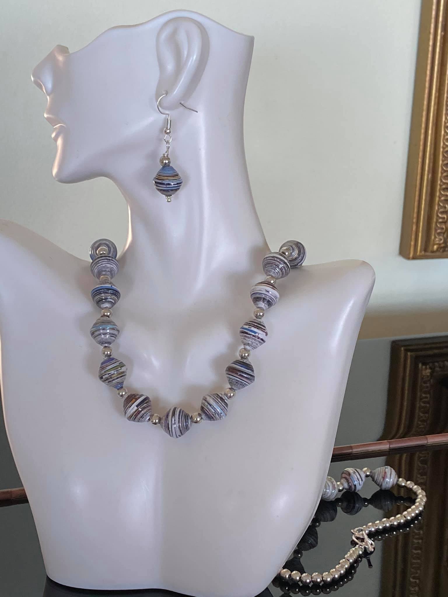Paper beads necklace set