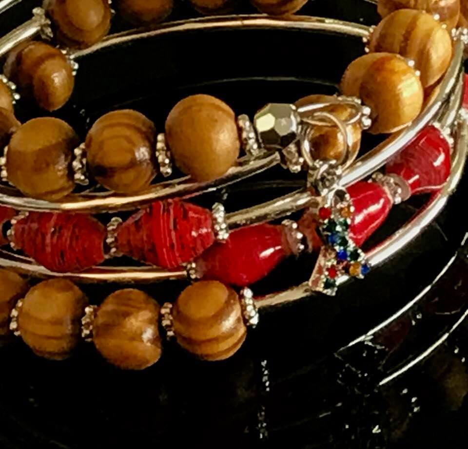 Memory Wire Bracelet With Bumble Bee - Running With Sisters
